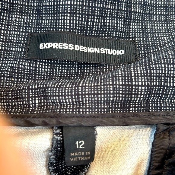 Express Design Studio Black and White Checked Tailored Shorts - Picture 3 of 5